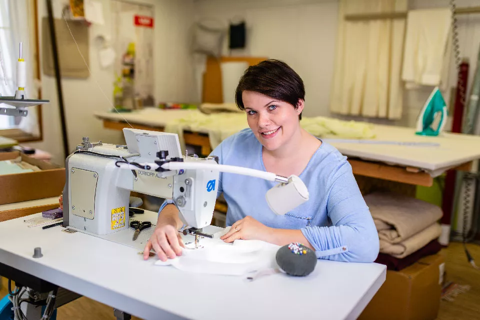 Karin Lütolf-Leu - Wohntextilgestalterin und Raumausstatterin Karin Lütolf-Leu - Wohntextilgestalterin und Raumausstatterin