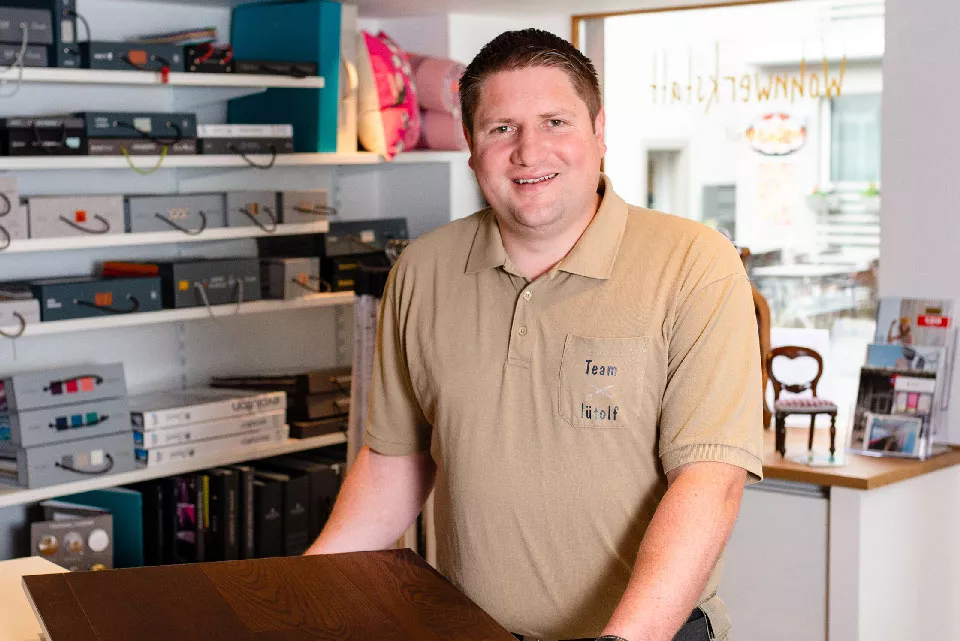 Reto Leu - Eidg. Dipl. Bodenbelagsberater Reto Leu - Eidg. Dipl. Bodenbelagsberater